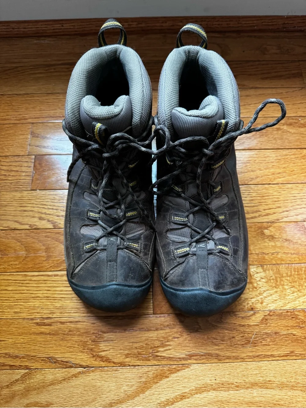 KEEN Targhee Men's Brown Mid Waterproof Hiking Boots